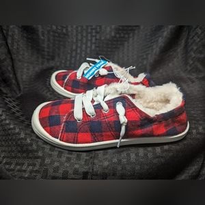 Kids Bumble and Birdie Black/Red Plaid Kicks with Furr inside. Sizes.